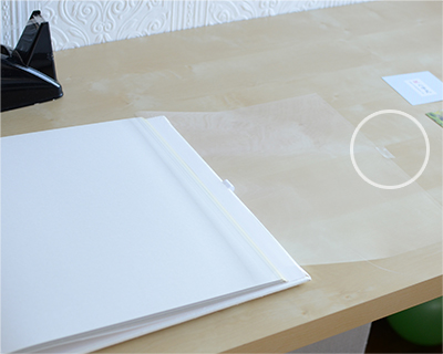 アルバムの台紙をとめる