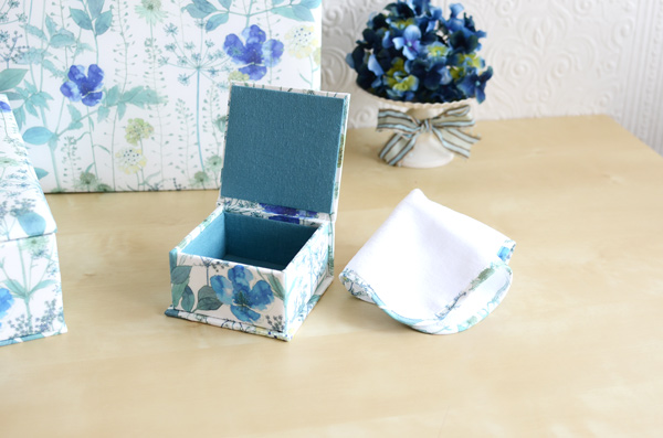 リバティ乳歯入れ