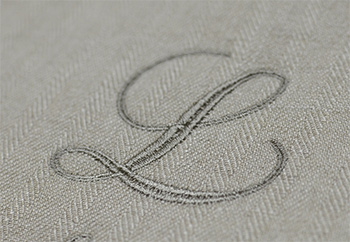 イニシャル刺繍L